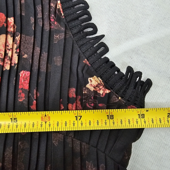 Foxiedox Black and Pink Floral Pleaded Midi‎ Dress - Picture 10 of 11